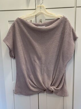 GILLI Short Sleeve Top Grey EUC Waffle Knit Boat Neck Twist Knot